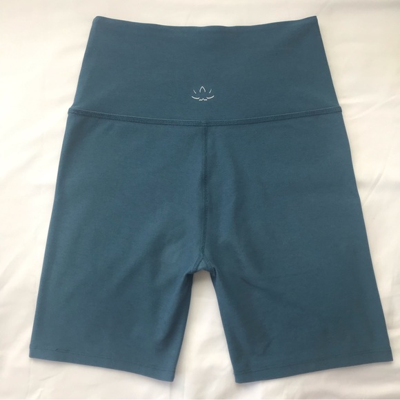 Beyond Yoga | Spacedye High-Waisted Biker Shorts Deep Teal Size Medium - Picture 2 of 6
